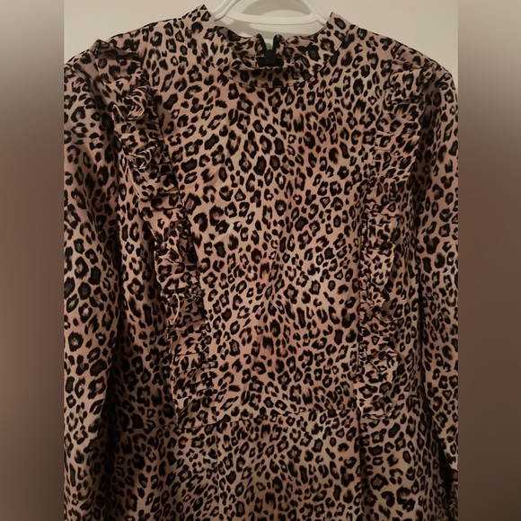 🐆 Leopard dress with frill details on the front. - Picture 2 of 4